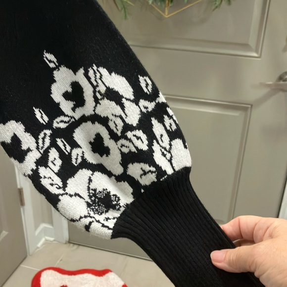 Nicole Miller Black and White Floral Sweater - Picture 3 of 5